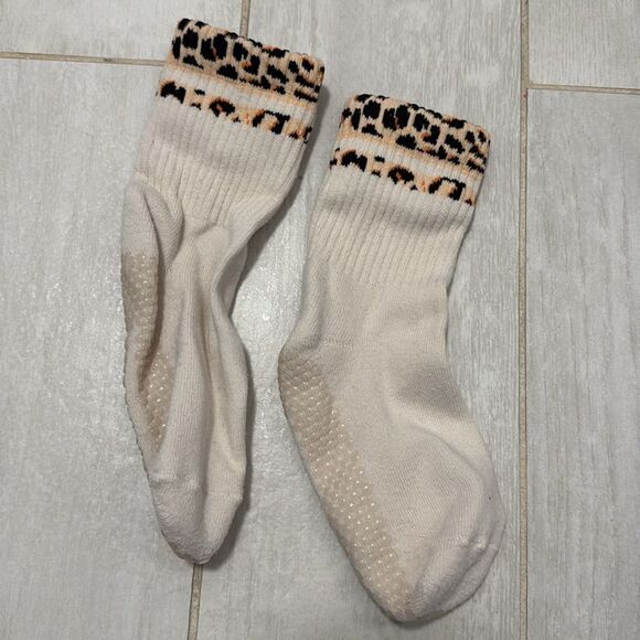 Join the Club OS leopard grip socks - Picture 2 of 3